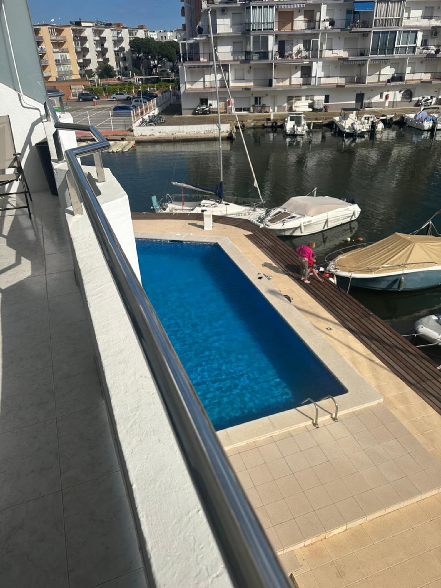 Bonito Apartamento En Roses Zona Familiar Luaran gambar